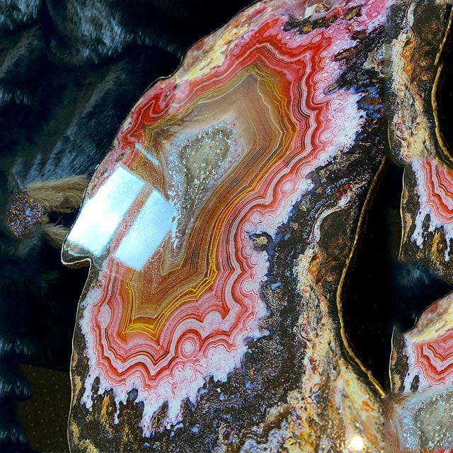 The large geode Pink Maroon agate slice Resin Coffee table Agate Coffee table with Gold metal legs