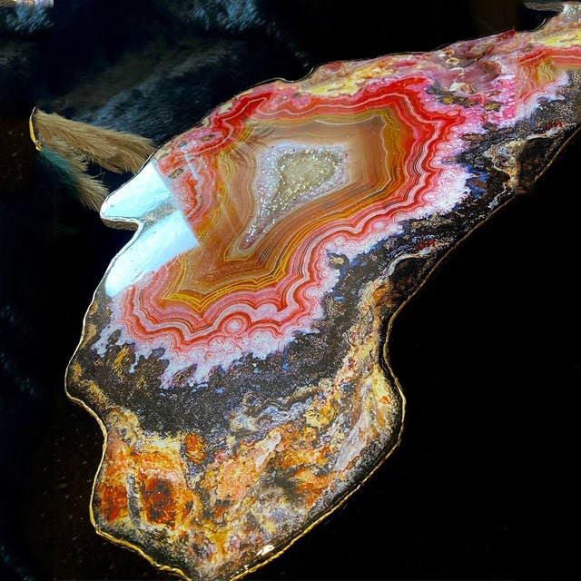 The large geode Pink Maroon agate slice Resin Coffee table Agate Coffee table with Gold metal legs