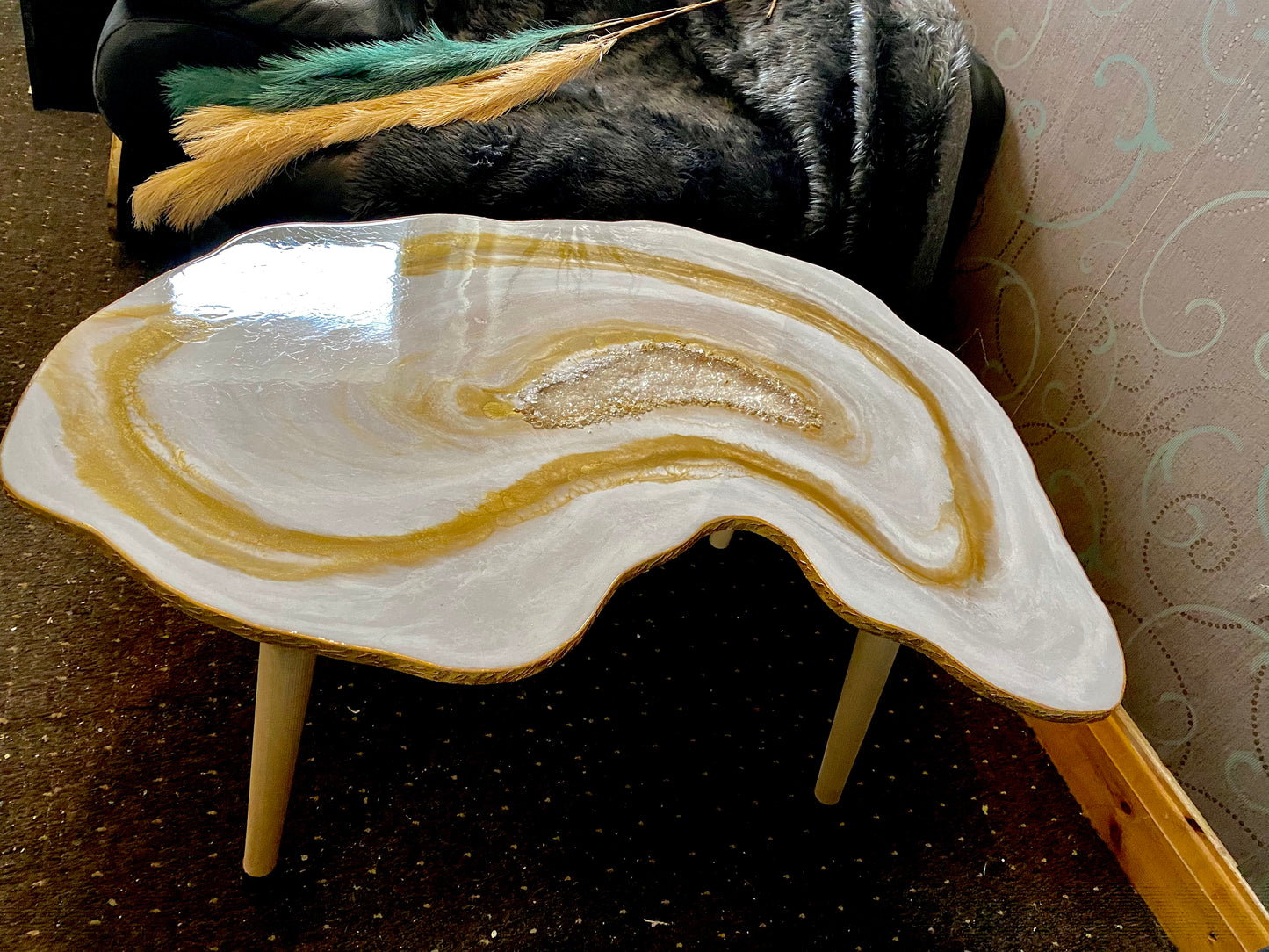 White geode Gold leaf crystals Geode Coffee/side table with gold metal legs