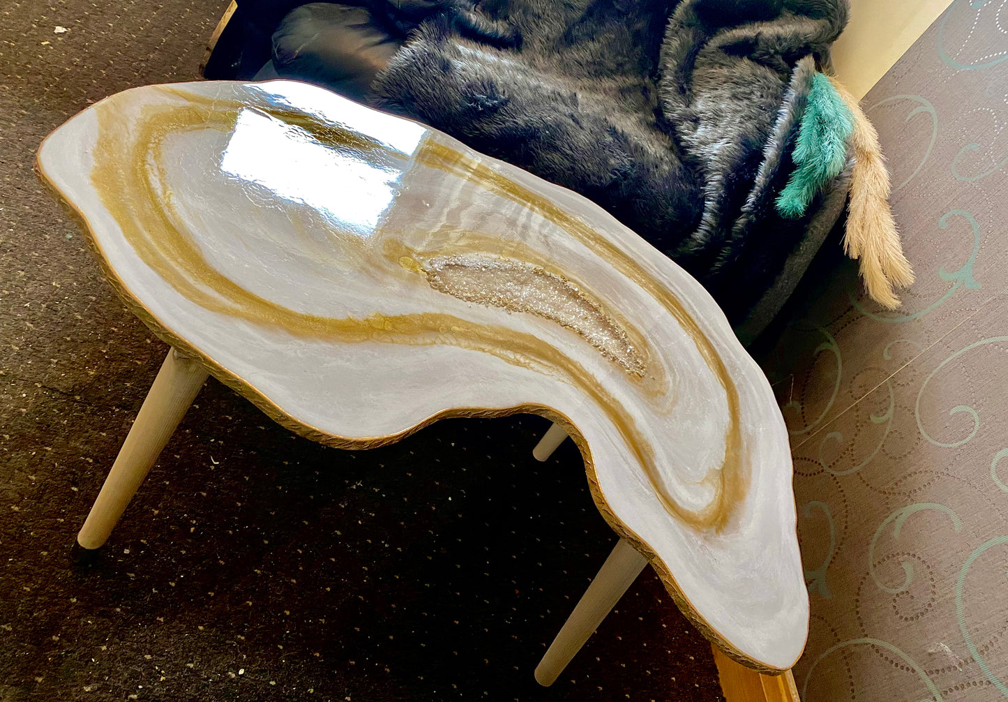 White geode Gold leaf crystals Geode Coffee/side table with gold metal legs