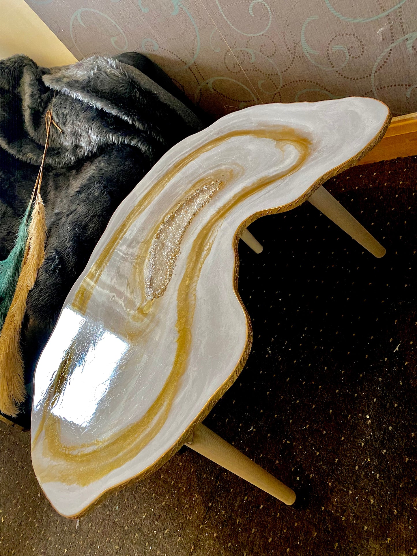 White geode Gold leaf crystals Geode Coffee/side table with gold metal legs